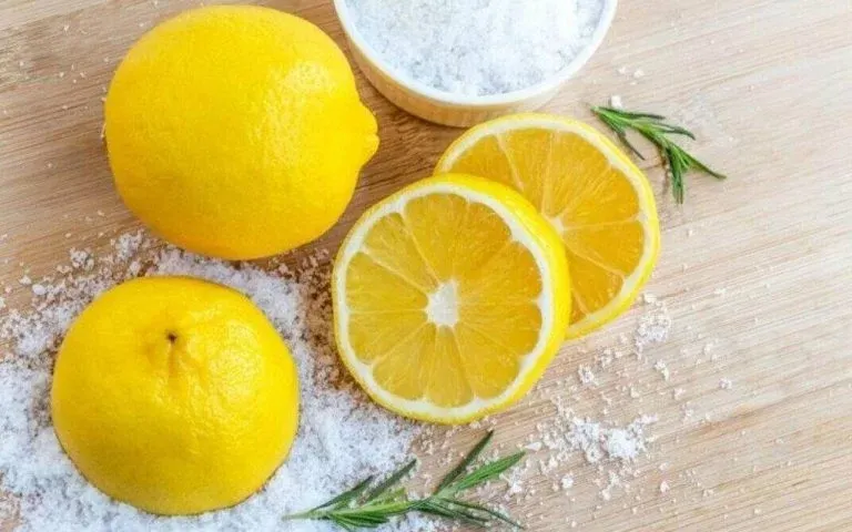 Làm trắng răng bị ố vàng bằng chanh tươi