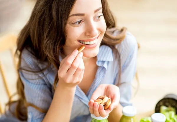 Làm thế nào để ăn uống đỡ đau, nhanh lành sau nhổ răng