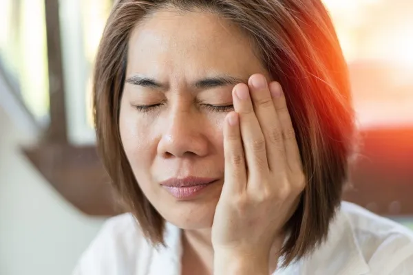 Đau hàm khi há miệng có nguy hiểm không