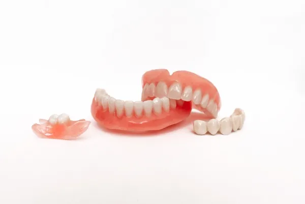 Răng giả tháo lắp 1 chiếc giá bao nhiêu