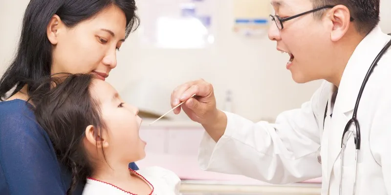 Trẻ mọc răng không đúng thứ tự phải làm sao