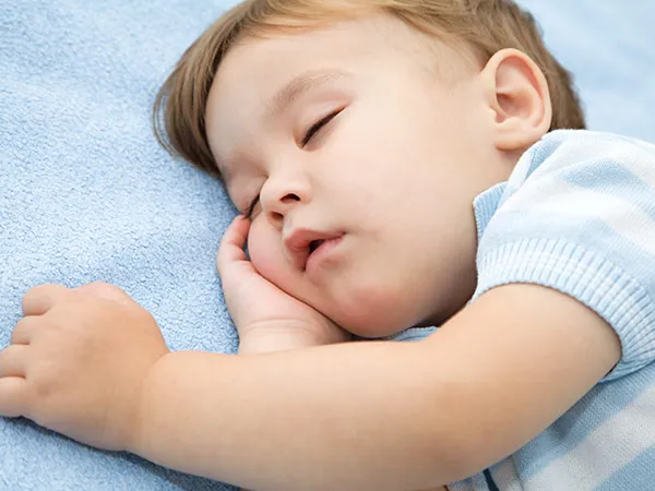 Trẻ nghiến răng khi ngủ: Nguyên nhân, cách điều trị tận gốc 10 Trẻ nghiến răng khi ngủ có sao không