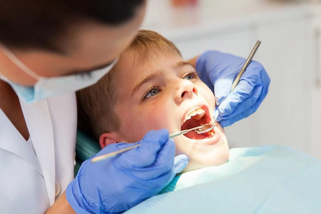 Vận mệnh người răng sở hữu răng cửa to và cách khắc phục 10 Độ tuổi lý tưởng