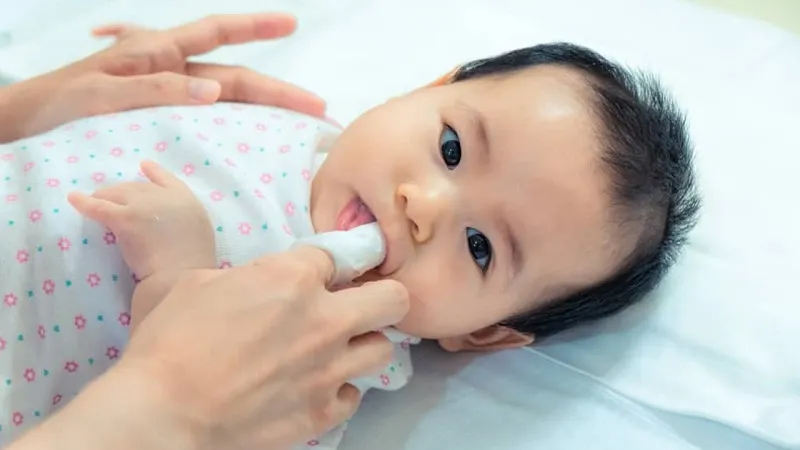 Cách xử lý nanh sữa ở trẻ sơ sinh